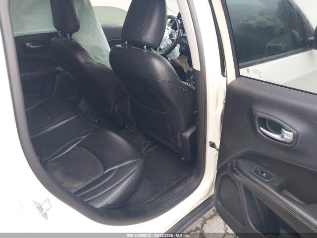 44908212 :رقم المزاد ، 3C4NJDBB1JT104896 vin ، 2018 Jeep Compass Latitude 4x4 مزاد بيع