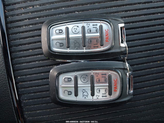 Chrysler Pacifica Hybrid Limited 2022 2C4RC1S71NR200848 Image 11