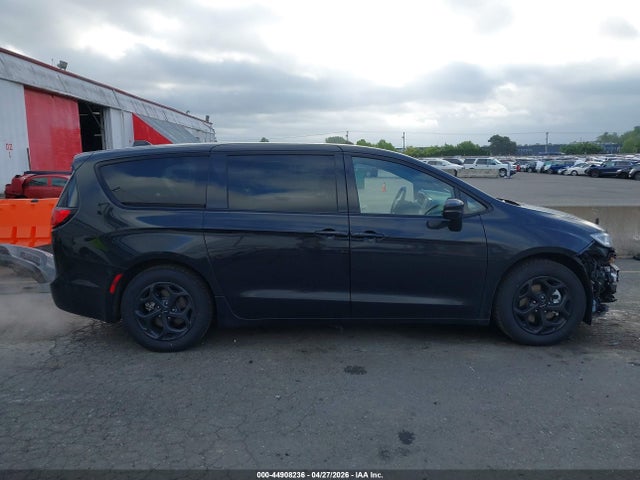 Chrysler Pacifica Hybrid Limited 2022 2C4RC1S71NR200848 Image 14