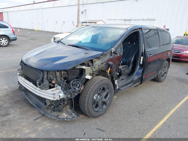 Chrysler Pacifica Hybrid Limited 2022 2C4RC1S71NR200848 Image 2
