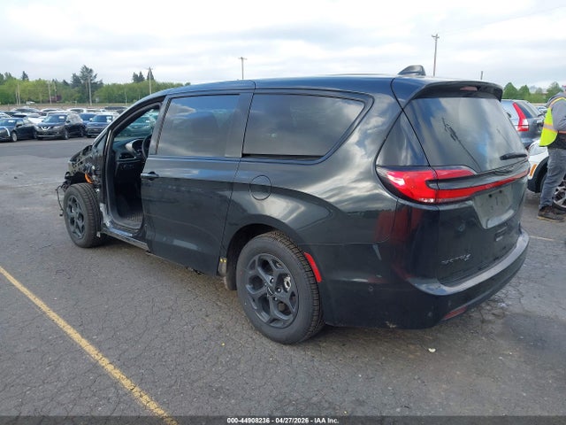 Chrysler Pacifica Hybrid Limited 2022 2C4RC1S71NR200848 Image 3