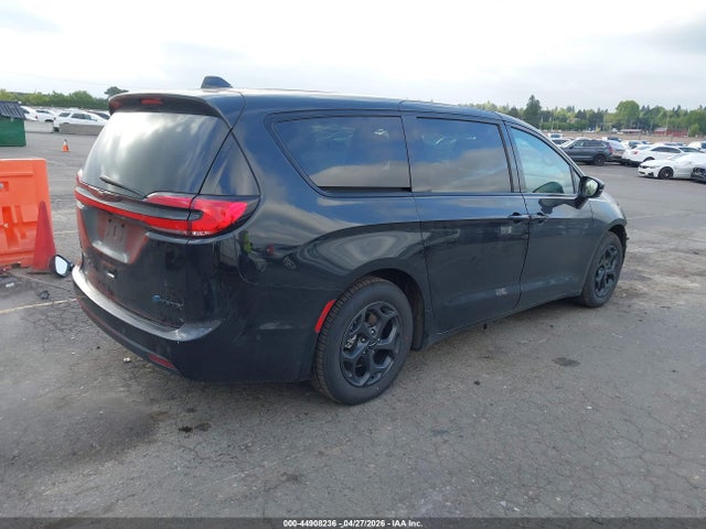 Chrysler Pacifica Hybrid Limited 2022 2C4RC1S71NR200848 Image 4