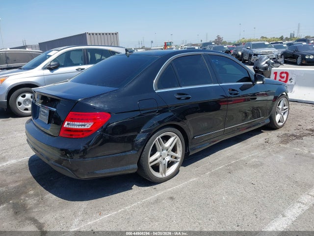 Продаж на аукціоні авто 2013 Mercedes-benz C 250 Sport, vin: WDDGF4HB6DA782272, номер лоту: 44908296