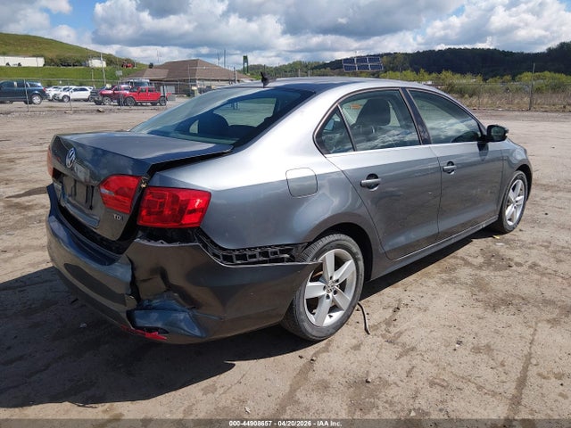 2013 Volkswagen Jetta 2.0l Tdi მანქანა იყიდება აუქციონზე, vin: 3VWLL7AJ2DM439740, აუქციონის ნომერი: 44908657