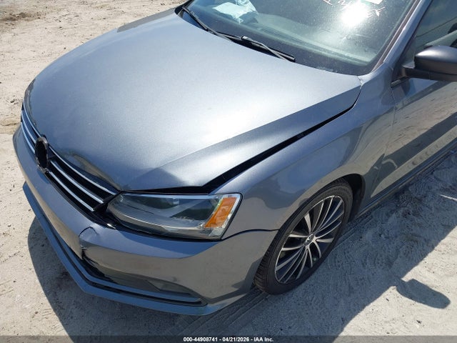 44908741 :رقم المزاد ، 3VWD17AJ7FM226733 vin ، 2015 Volkswagen Jetta 1.8t Sport مزاد بيع