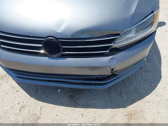 44908741 :رقم المزاد ، 3VWD17AJ7FM226733 vin ، 2015 Volkswagen Jetta 1.8t Sport مزاد بيع