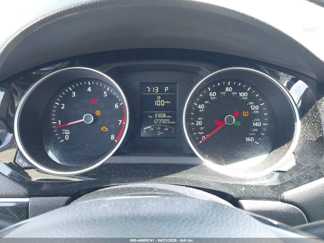 44908741 :رقم المزاد ، 3VWD17AJ7FM226733 vin ، 2015 Volkswagen Jetta 1.8t Sport مزاد بيع