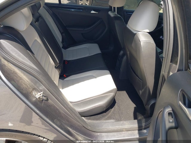 44908741 :رقم المزاد ، 3VWD17AJ7FM226733 vin ، 2015 Volkswagen Jetta 1.8t Sport مزاد بيع