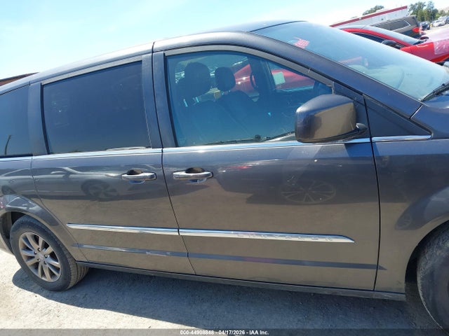 2C4RC1HG3FR597021 Chrysler Town &amp; Country S