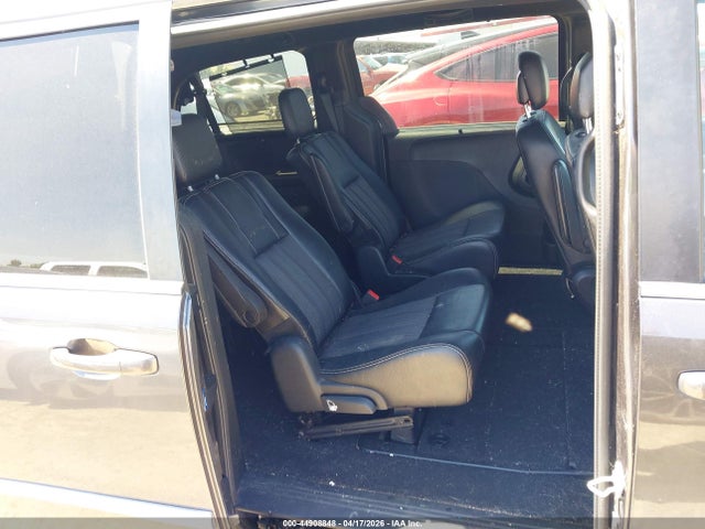 2C4RC1HG3FR597021 Chrysler Town &amp; Country S