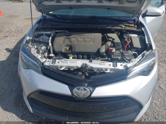 44908861 :رقم المزاد ، 5YFBURHE1JP831449 vin ، 2018 Toyota Corolla Le مزاد بيع