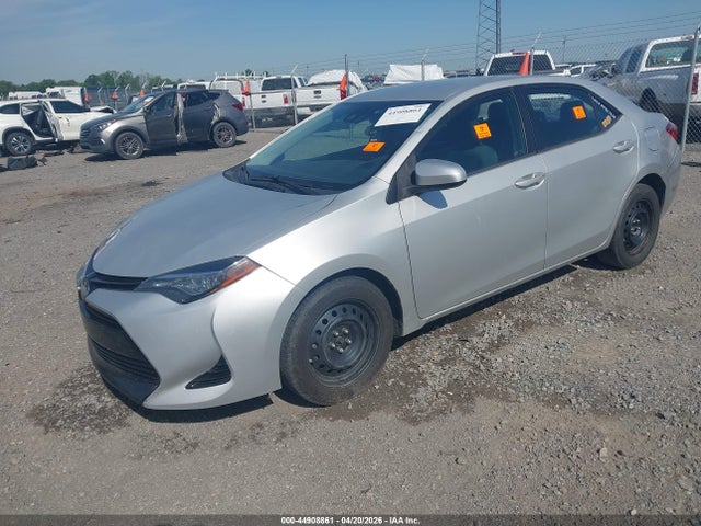 44908861 :رقم المزاد ، 5YFBURHE1JP831449 vin ، 2018 Toyota Corolla Le مزاد بيع