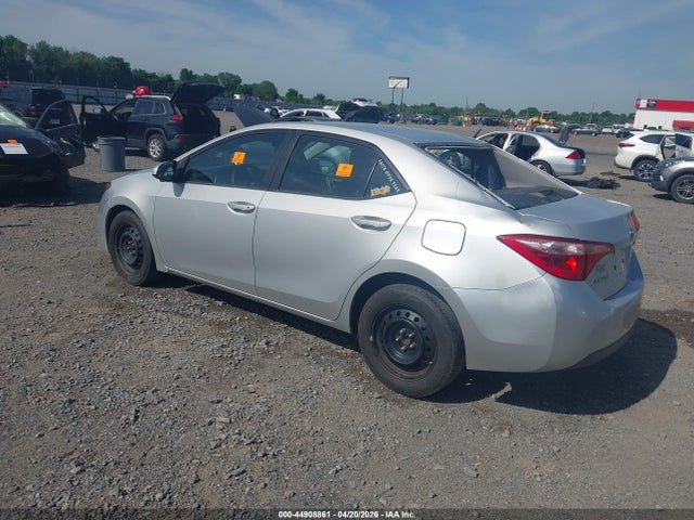 44908861 :رقم المزاد ، 5YFBURHE1JP831449 vin ، 2018 Toyota Corolla Le مزاد بيع