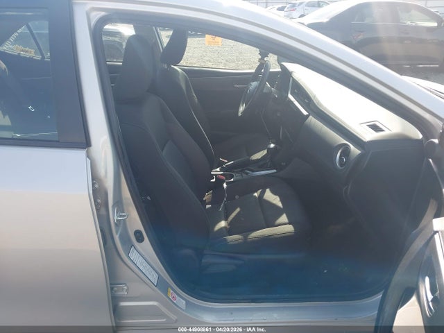 44908861 :رقم المزاد ، 5YFBURHE1JP831449 vin ، 2018 Toyota Corolla Le مزاد بيع