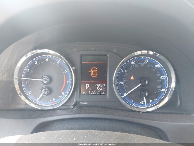 44908861 :رقم المزاد ، 5YFBURHE1JP831449 vin ، 2018 Toyota Corolla Le مزاد بيع