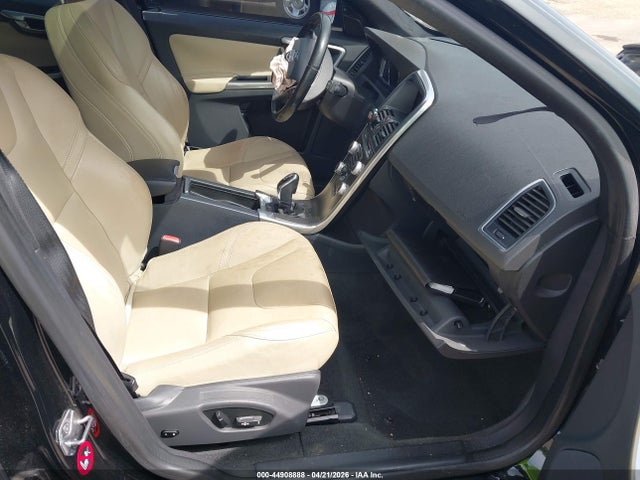 44908888 :رقم المزاد ، YV440MDKXF2741495 vin ، 2015 Volvo Xc60 T5 Premier مزاد بيع