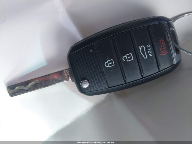 5XXGT4L30KG275470 KIA Optima Lx