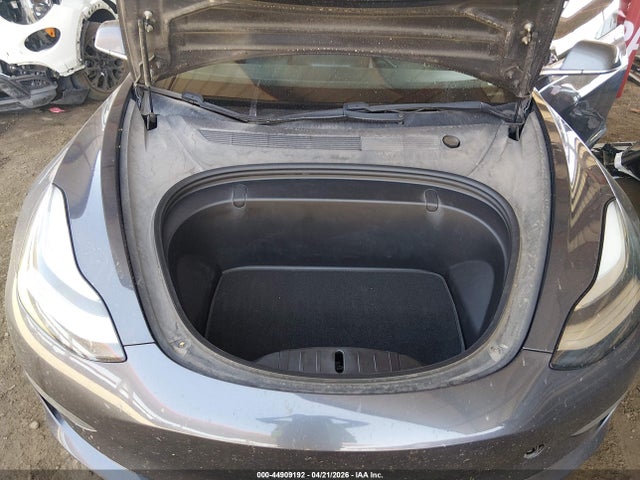 44909192 :رقم المزاد ، 5YJ3E1EBXJF119403 vin ، 2018 Tesla Model 3 Long Range/performance مزاد بيع