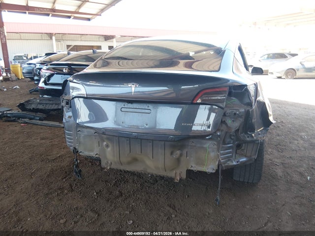 44909192 :رقم المزاد ، 5YJ3E1EBXJF119403 vin ، 2018 Tesla Model 3 Long Range/performance مزاد بيع
