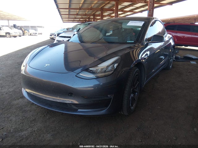 44909192 :رقم المزاد ، 5YJ3E1EBXJF119403 vin ، 2018 Tesla Model 3 Long Range/performance مزاد بيع