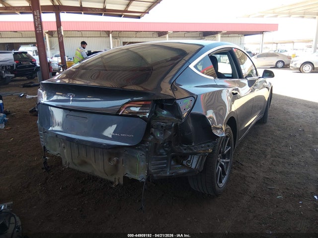 44909192 :رقم المزاد ، 5YJ3E1EBXJF119403 vin ، 2018 Tesla Model 3 Long Range/performance مزاد بيع