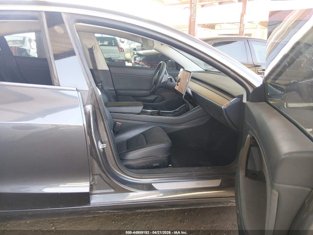 44909192 :رقم المزاد ، 5YJ3E1EBXJF119403 vin ، 2018 Tesla Model 3 Long Range/performance مزاد بيع