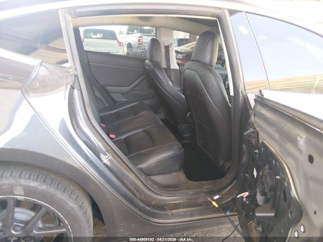 44909192 :رقم المزاد ، 5YJ3E1EBXJF119403 vin ، 2018 Tesla Model 3 Long Range/performance مزاد بيع