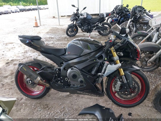 Suzuki GSX-R750 2026 JS1GR7MA8T7100255 Image 12
