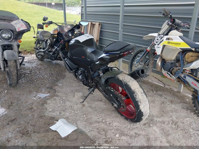 Suzuki GSX-R750 2026 JS1GR7MA8T7100255 Image 3