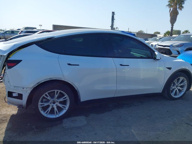 Продаж на аукціоні авто 2022 Tesla Model Y Long Range Dual Motor All-wheel Drive, vin: 7SAYGDEE1NF450178, номер лоту: 44909348