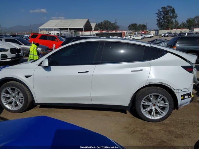 Продаж на аукціоні авто 2022 Tesla Model Y Long Range Dual Motor All-wheel Drive, vin: 7SAYGDEE1NF450178, номер лоту: 44909348