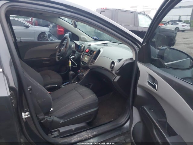 44909444 :رقم المزاد ، 1G1JC5SH7F4155568 vin ، 2015 Chevrolet Sonic Lt Auto مزاد بيع