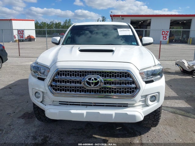 44909640 :رقم المزاد ، 3TMAZ5CN5MM159209 vin ، 2021 Toyota Tacoma Trd Sport مزاد بيع