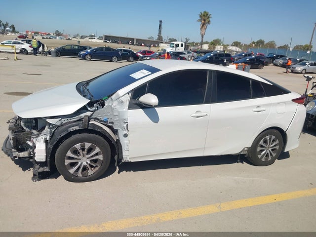 JTDKAMFP4N3223777 Toyota Prius Prime Xle