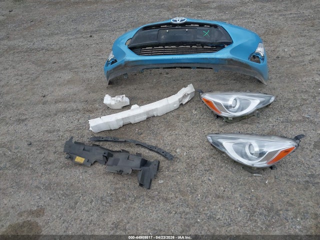 Toyota Prius C Two 2015 JTDKDTB39F1093772 Image 12