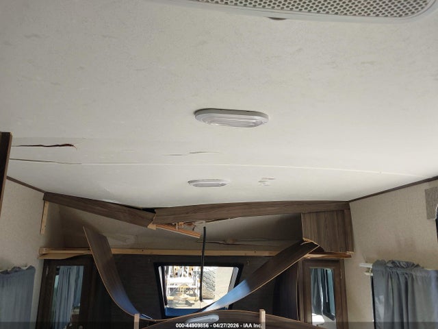 5ZT2CXHC8JL003895 Coachmen Apex Nano