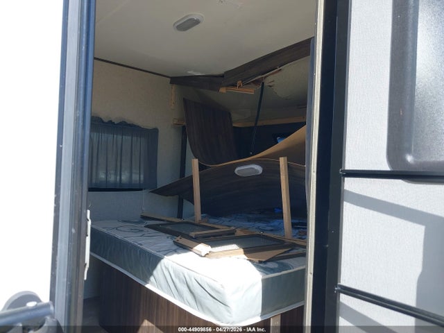 5ZT2CXHC8JL003895 Coachmen Apex Nano