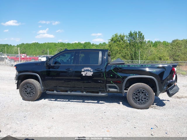 2GC4YPEYXR1182194 Chevrolet Silverado 2500hd 4wd Standard Bed Ltz