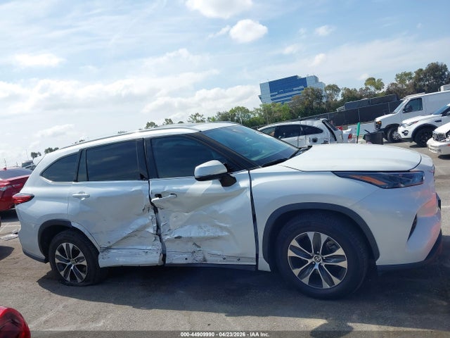 Продаж на аукціоні авто 2022 Toyota Highlander Xle, vin: 5TDHZRAH6NS555282, номер лоту: 44909990