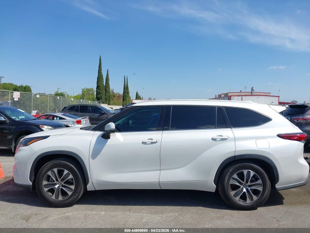 Продаж на аукціоні авто 2022 Toyota Highlander Xle, vin: 5TDHZRAH6NS555282, номер лоту: 44909990