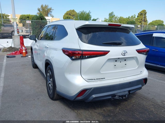 Продаж на аукціоні авто 2022 Toyota Highlander Xle, vin: 5TDHZRAH6NS555282, номер лоту: 44909990