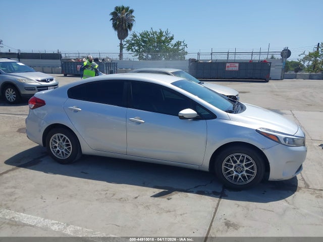 Продаж на аукціоні авто 2018 Kia Forte Lx, vin: 3KPFK4A76JE220940, номер лоту: 44910018