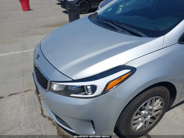Продаж на аукціоні авто 2018 Kia Forte Lx, vin: 3KPFK4A76JE220940, номер лоту: 44910018