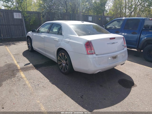 2014 Chrysler 300 300s მანქანა იყიდება აუქციონზე, vin: 2C3CCABG2EH143169, აუქციონის ნომერი: 44910130