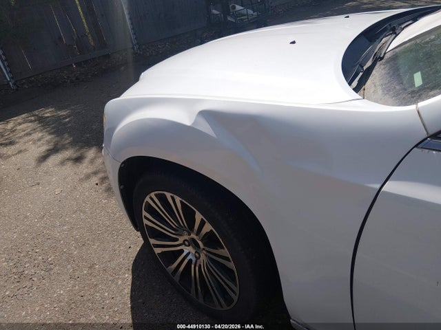 2014 Chrysler 300 300s მანქანა იყიდება აუქციონზე, vin: 2C3CCABG2EH143169, აუქციონის ნომერი: 44910130