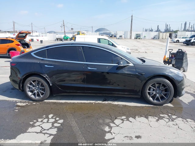 44910187 :رقم المزاد ، 5YJ3E1EA2LF631702 vin ، 2020 Tesla Model 3 مزاد بيع
