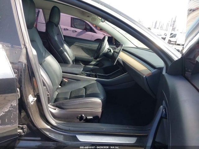 44910187 :رقم المزاد ، 5YJ3E1EA2LF631702 vin ، 2020 Tesla Model 3 مزاد بيع