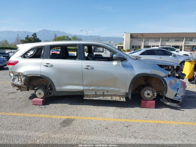 5TDBZRFH2KS949694 Toyota Highlander Le