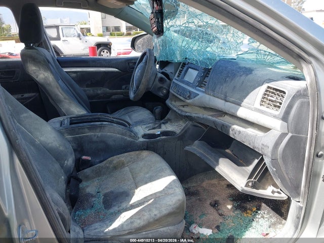 5TDBZRFH2KS949694 Toyota Highlander Le