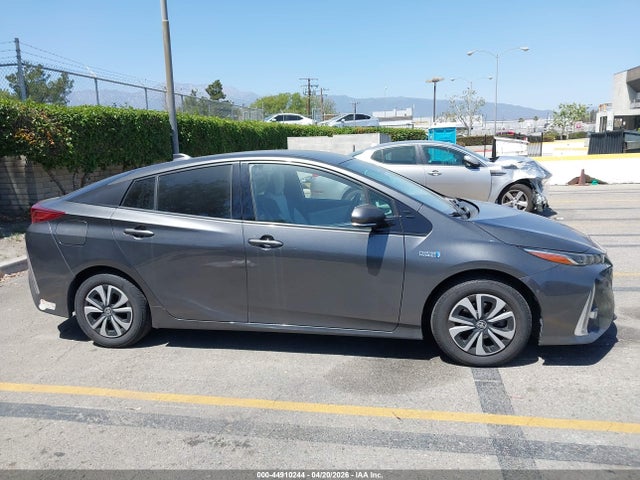 Toyota Prius Prime Advanced 2017 JTDKARFP9H3037458 Image 13